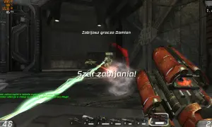 Intensywna akcja w grze z 2007 roku. Gracz "Damian" właśnie został pokonany, a jego broń wystrzeliła zielony promień.
