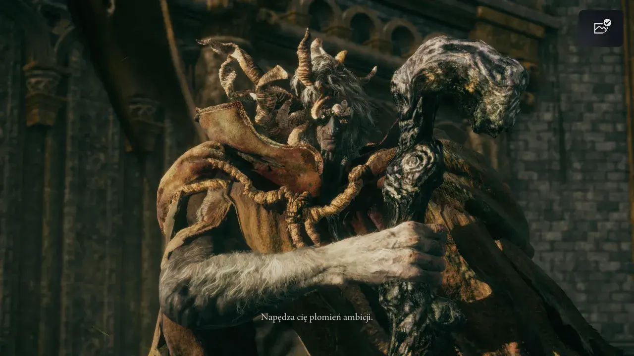 Margit, the Fell Omen z Elden Ring, z rogami i kosturem, patrzy groźnie.