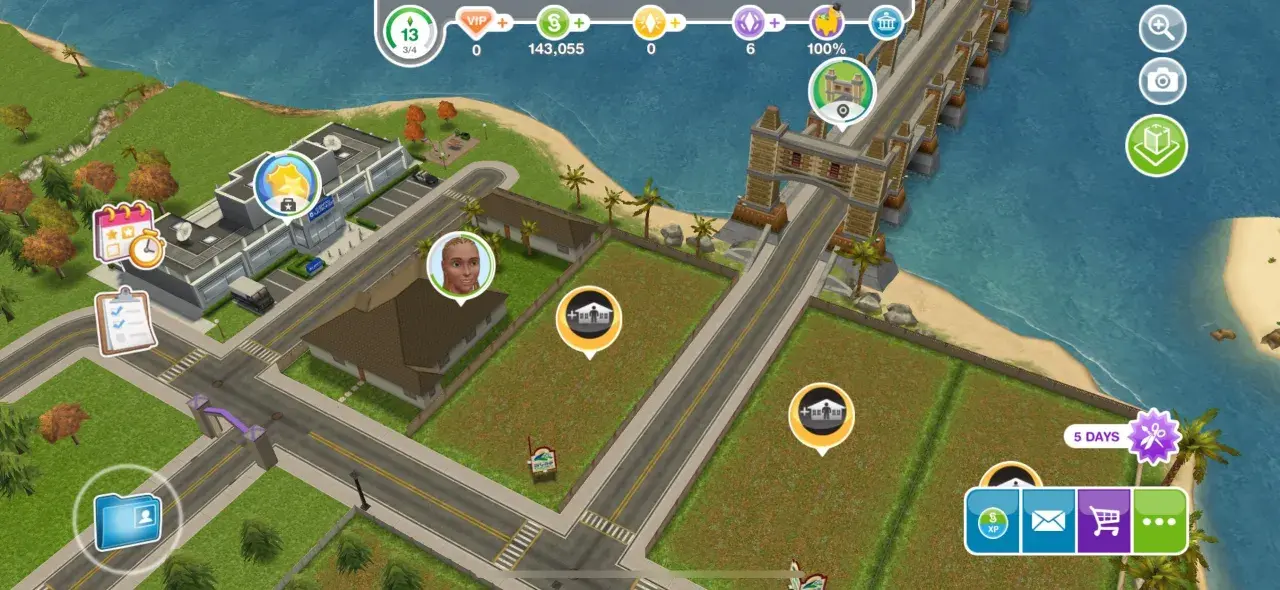 Klapaucius w grze The Sims. Widok miasta z budynkami, drogami i mostem.