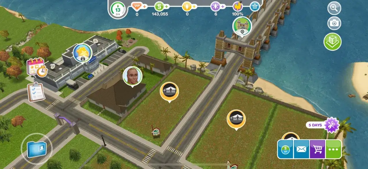 Klapaucius w grze The Sims. Widok miasta z budynkami, drogami i mostem.